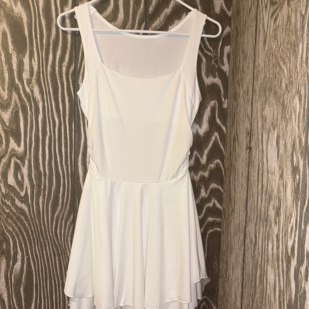 Elegant White Sleeveless Dress
